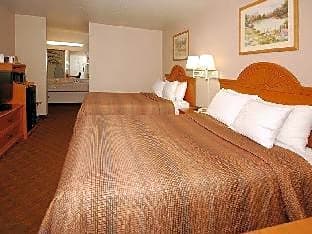 Super 8 by Wyndham Cleburne
