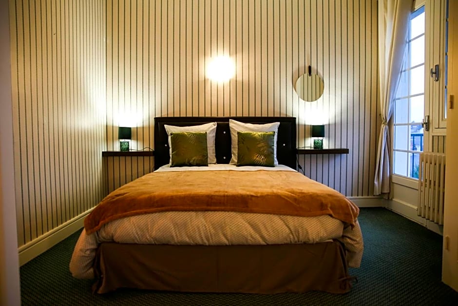 Aux Portes du Château