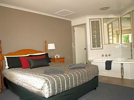 Executive Suite with Spa Bath
