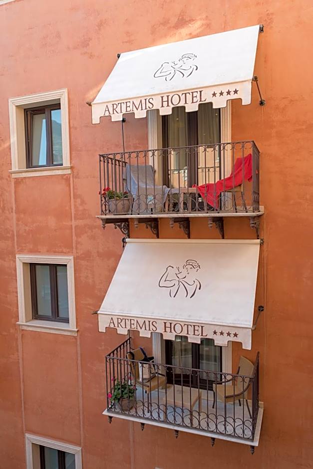 Artemis Hotel