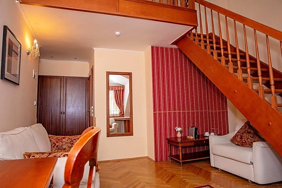 FLEUR DE LIS HOTEL