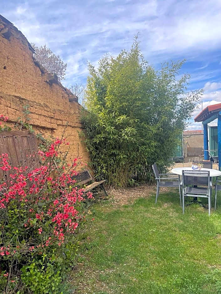 Las Hadas Albergue -solo para Peregrinos - Vegano -Bar