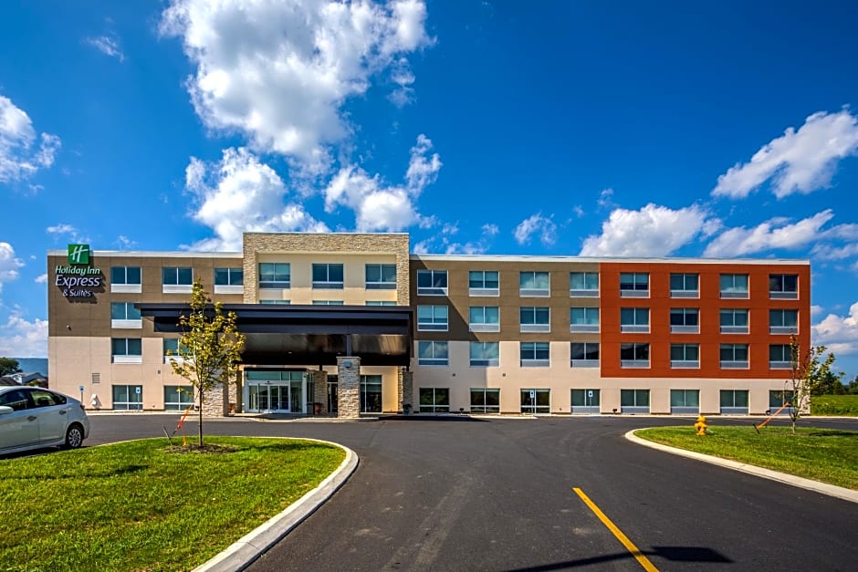 Holiday Inn Express & Suite Milroy - Reedsville