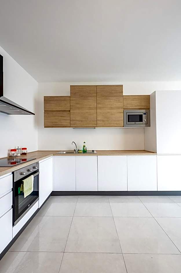 Msida Central Suites - EMMNIC Court