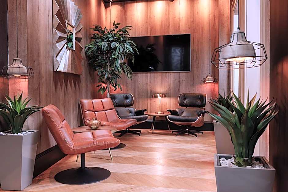 SCHUSTER Boarding House