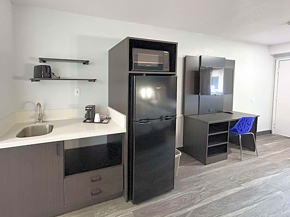 Studio 6 Bakersfield, CA South