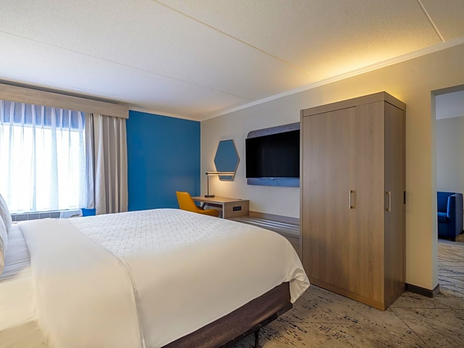 Holiday Inn Express & Suites Greensboro - (I-40 @ Wendover) By IHG