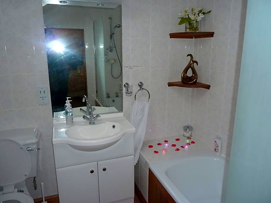 Oakenholt Farm Bed and Breakfast