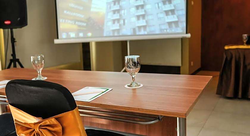 Loji Hotel