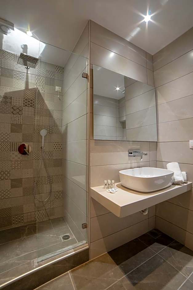 Aphrodite Hotel & Apartments