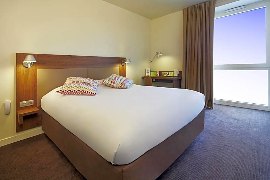 CAMPANILE PARIS SUD - Saclay