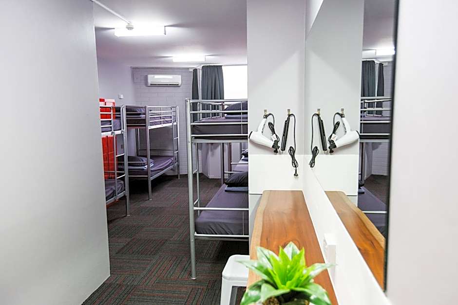 Mad Monkey Backpackers Waterfront