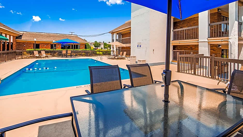 Quality Inn & Suites Fayetteville I-95