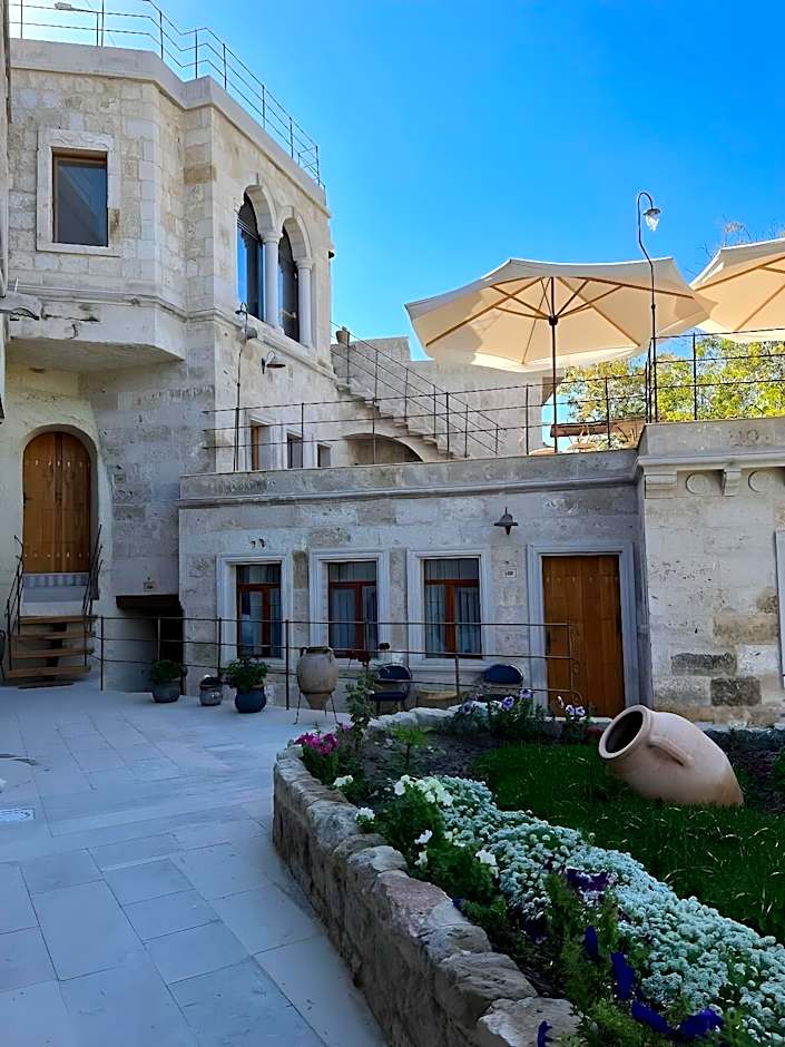 Sarnich Cave Suites