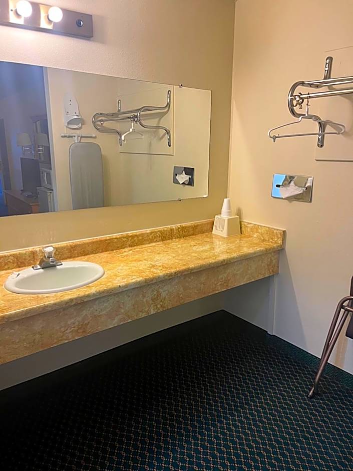 Western Inn Lakewood