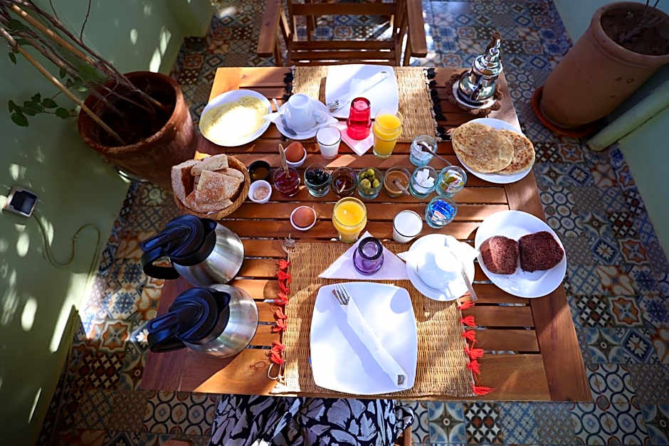 Riad O LY