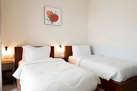 Twin Room with Private Bathroom