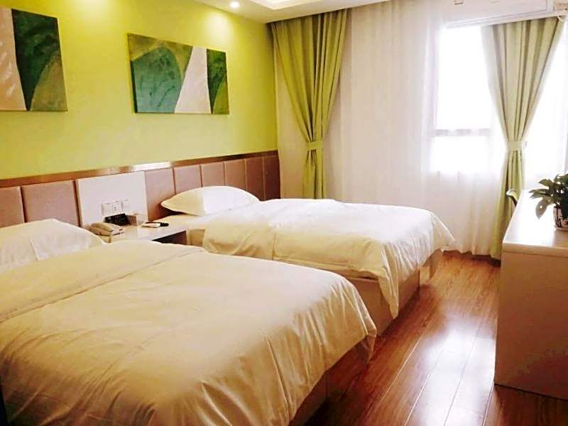 Shell Shanghai Baoshan District Tieli Road Subway Station Tiefeng Road Hotel
