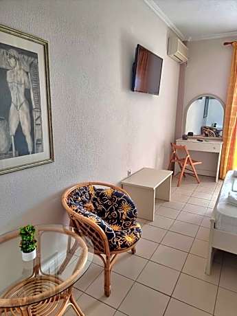 Studio with Sea View (2 Adults)