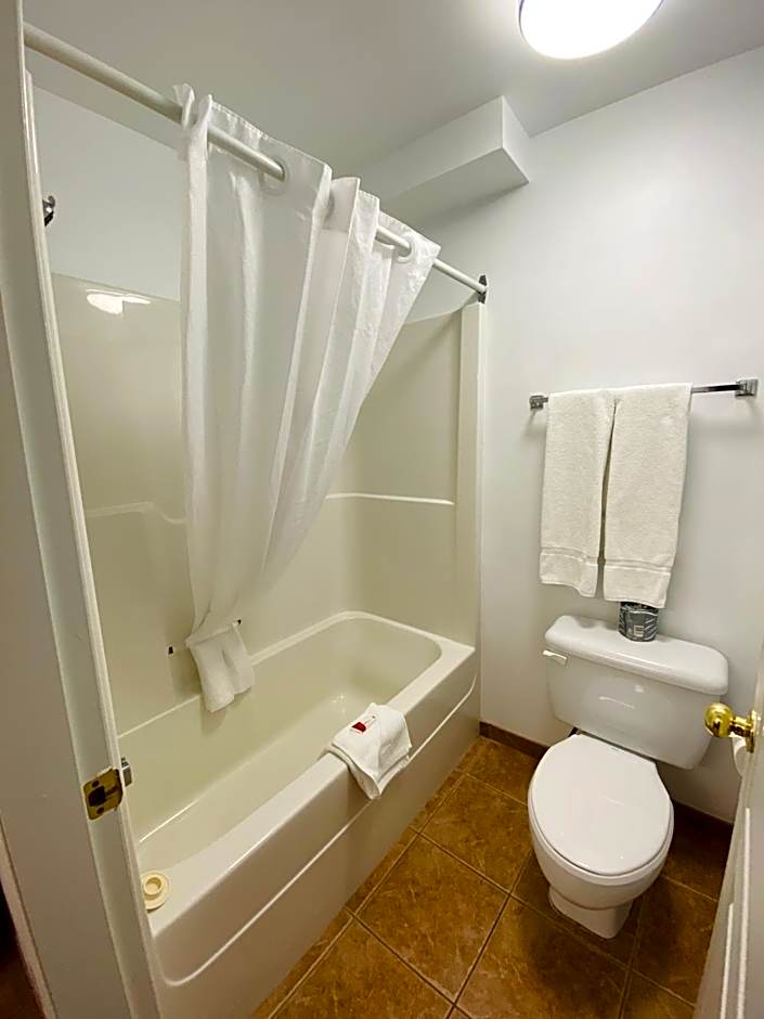 Super 8 by Wyndham 100 Mile House