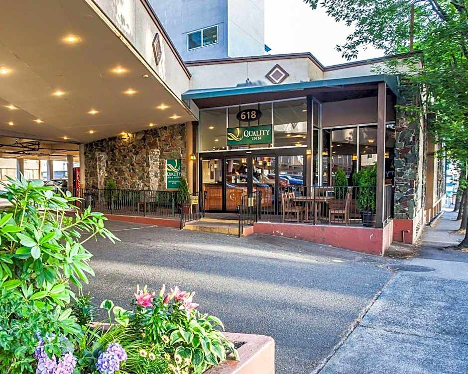 Quality Inn and Suites Seattle Center Downtown