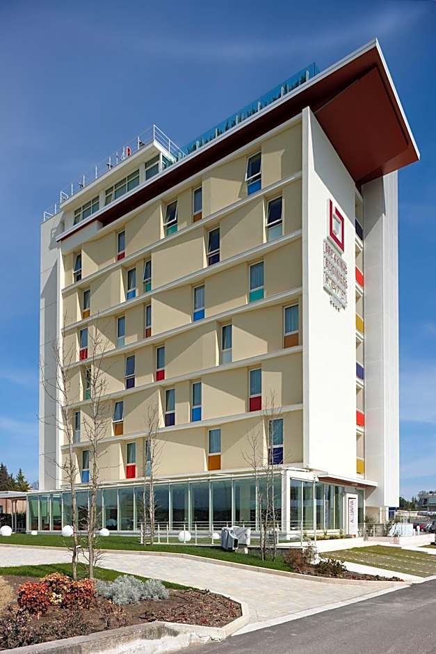 Breaking Business Hotel