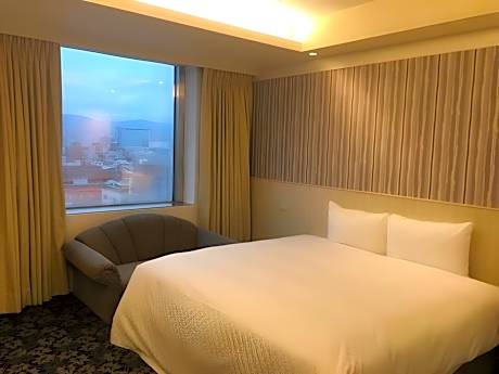 Late Check-In After 8 PM Random Room, No Parking