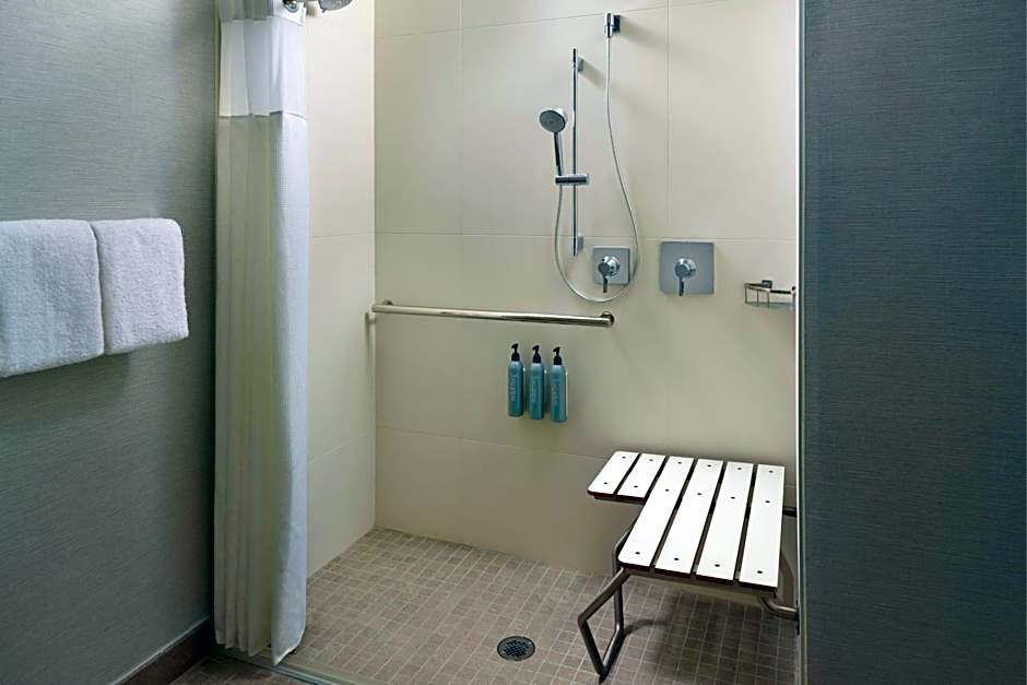 Courtyard By Marriott Detroit Warren