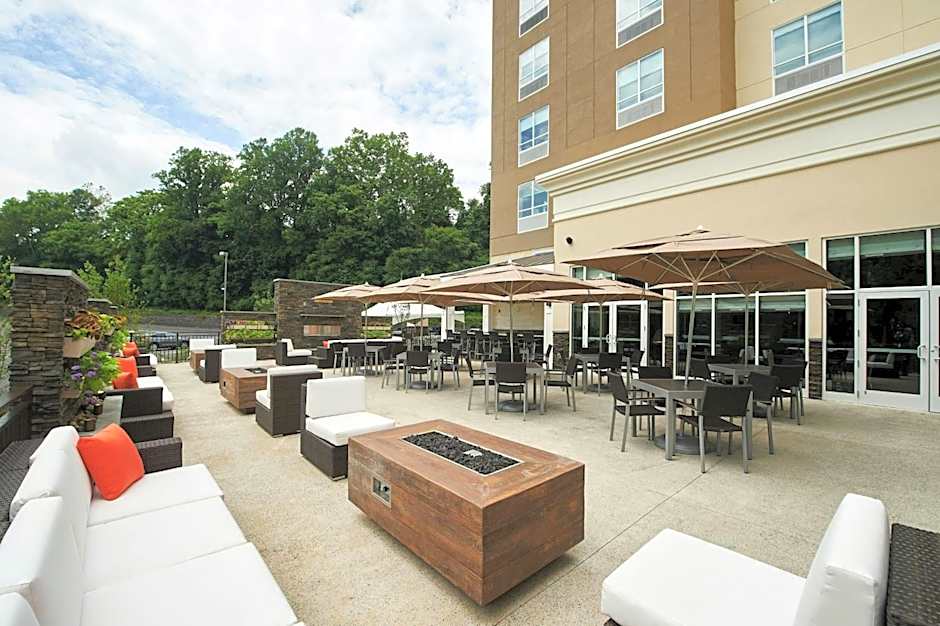 Holiday Inn & Suites Philadelphia W - Drexel Hill by IHG