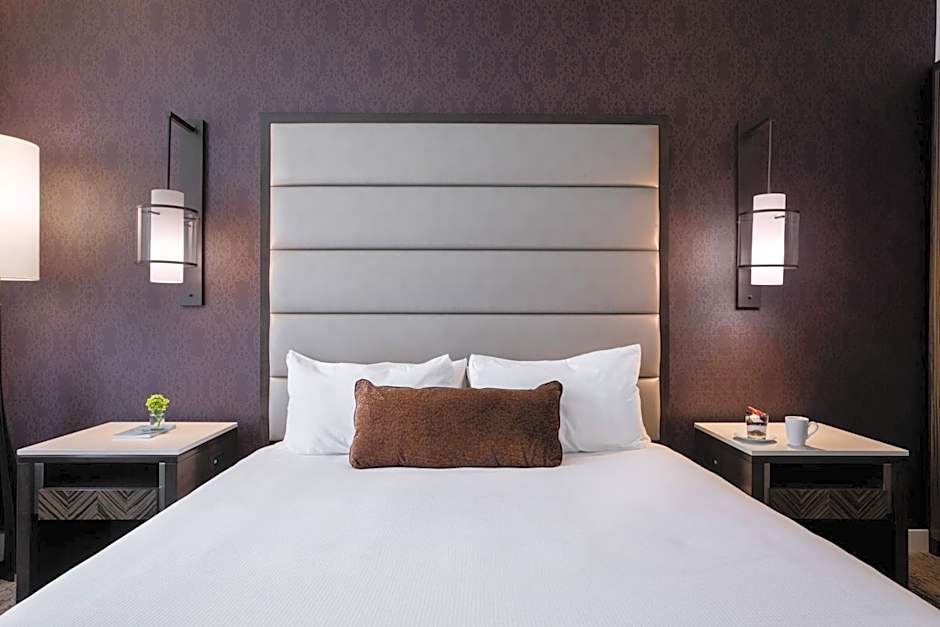 Ambassador Hotel Kansas City, Autograph Collection by Marriott