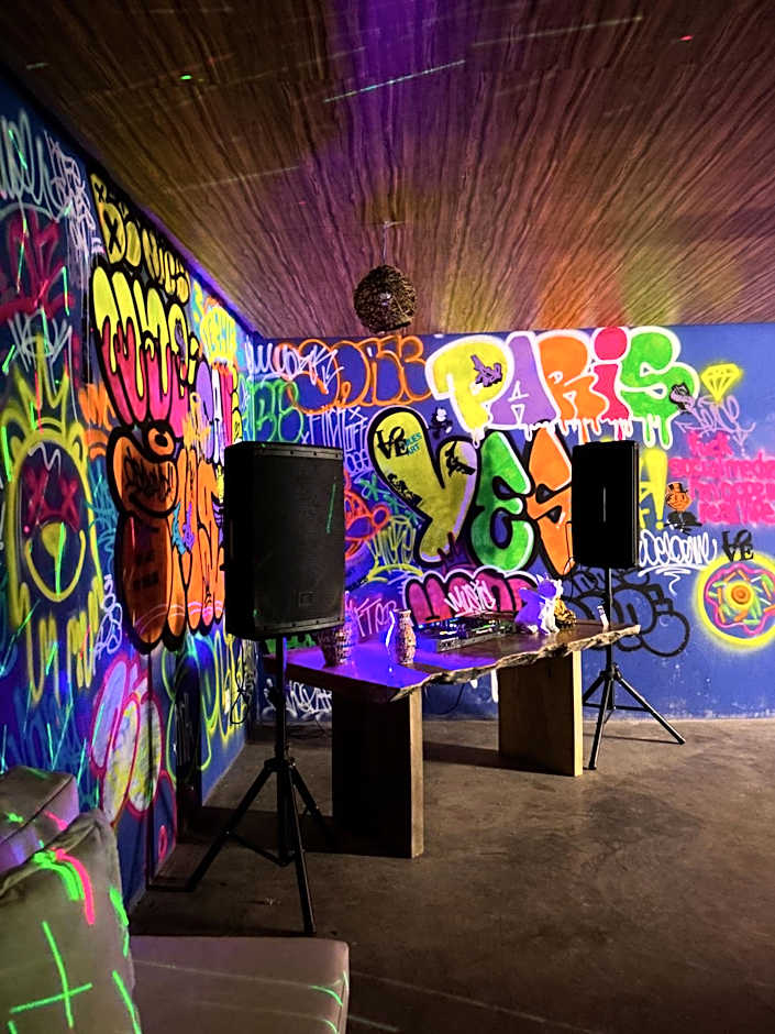 Boate, Beach Tennis & bangalôs STAFF Completo