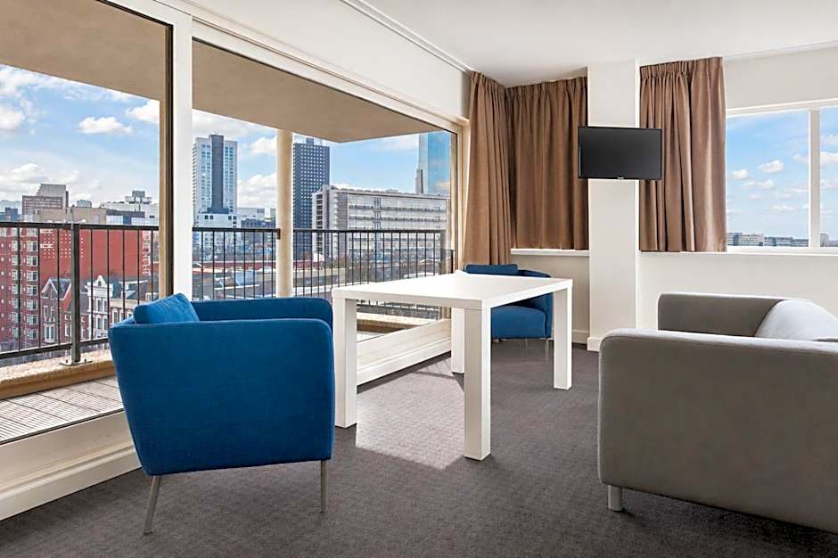 Rotterdam Teleport Hotel