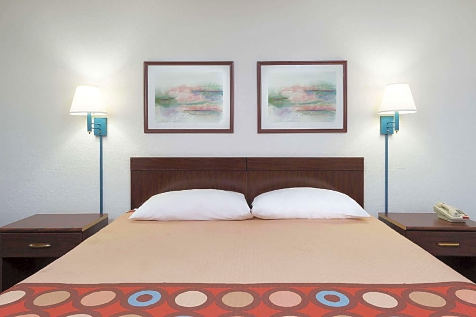 Super 8 by Wyndham Taylorville IL