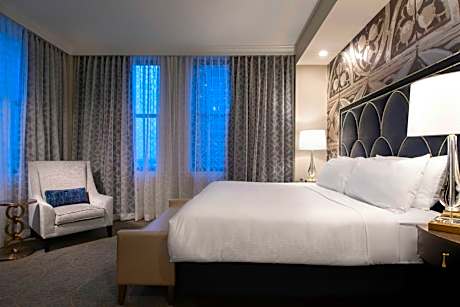 Presidential Suite, 1 Bedroom Presidential Suite, 1 King, City View, Corner Room, Balcony
