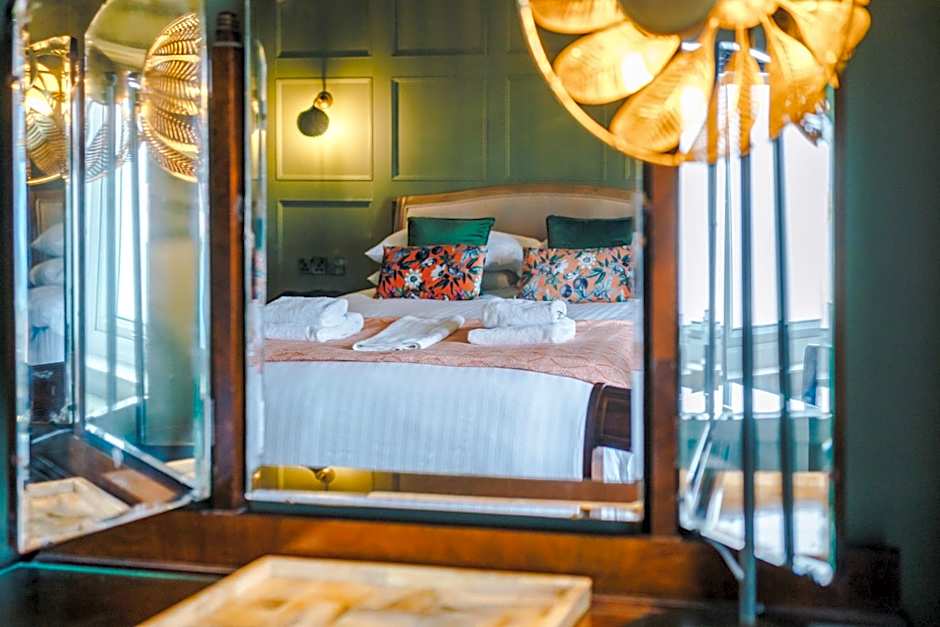 Russell Court by Orenda-Luxe