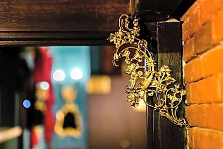 Deluxe Double Room (2 Adults + 1 Child)