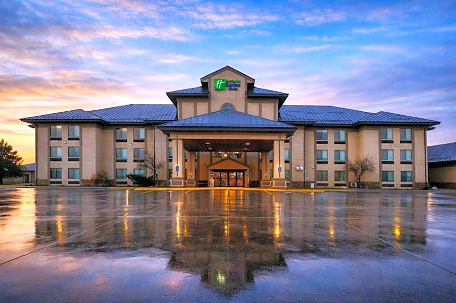 Holiday Inn Express & Suites Winner By IHG