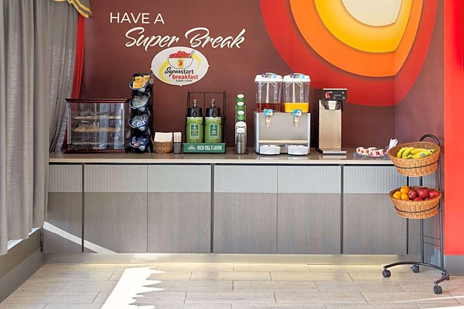 Super 8 by Wyndham Hazleton