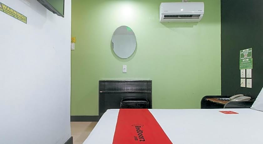 RedDoorz @ Ranchotel Bayanan Alabang