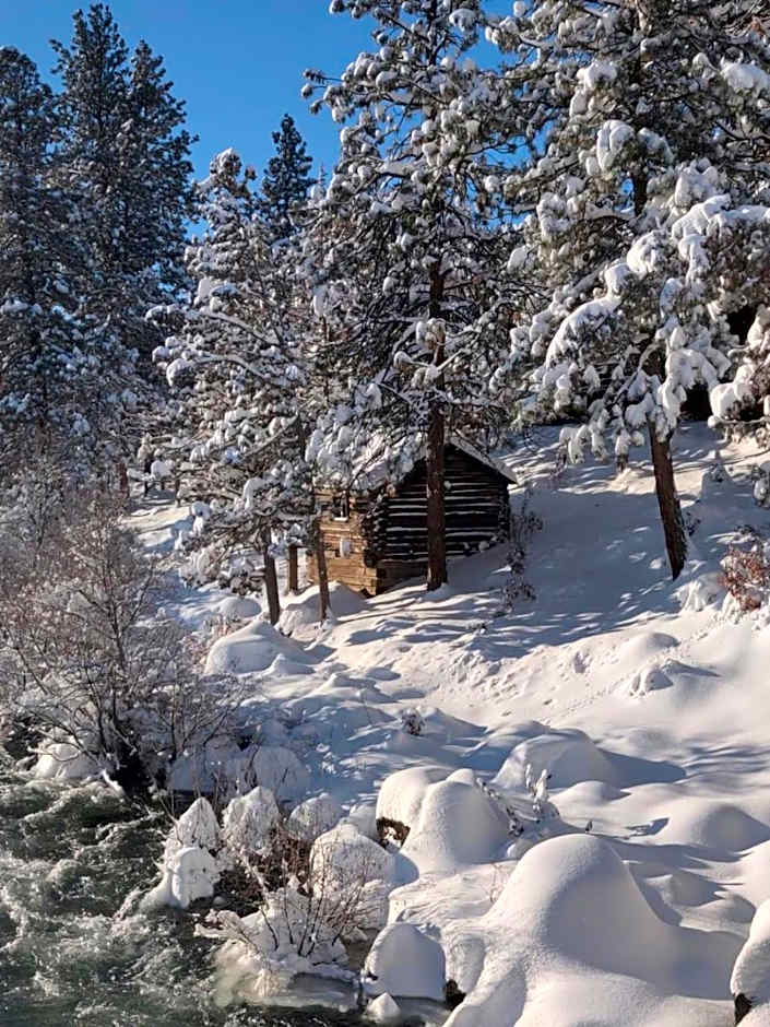 Riverhouse Lodge