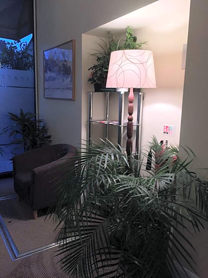 Lyall Apartment Hotel