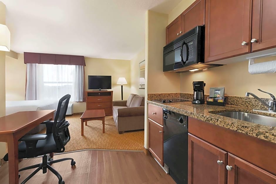 Days Inn & Suites by Wyndham Sherwood Park Edmonton