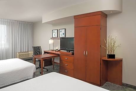 Queen Room with Two Queen Beds with Balcony