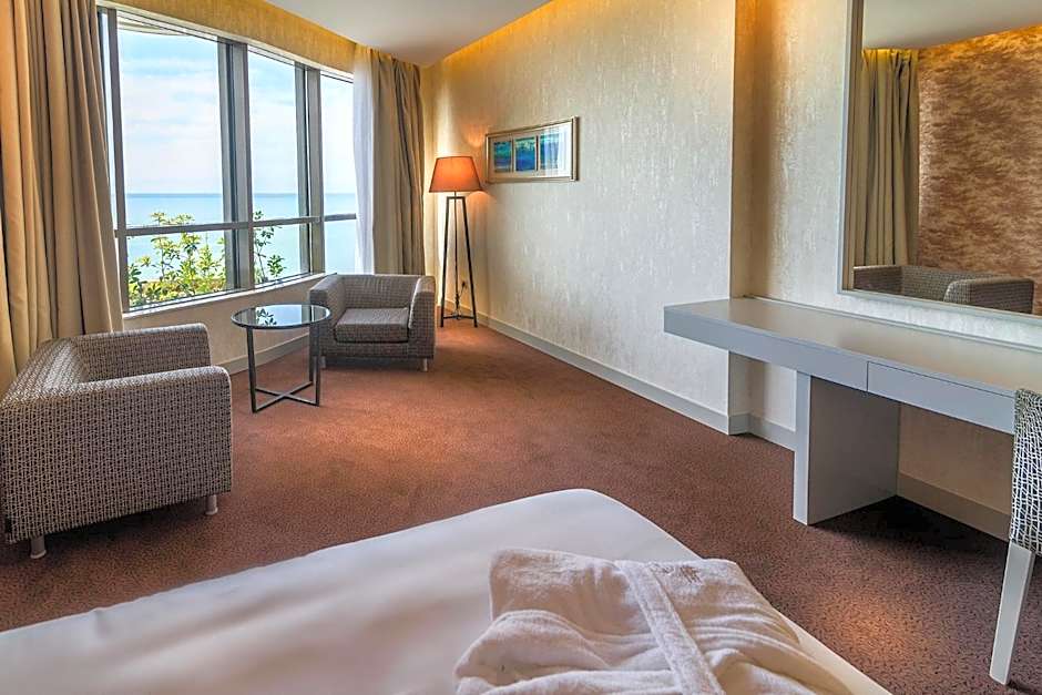 The Grand Gloria Hotel