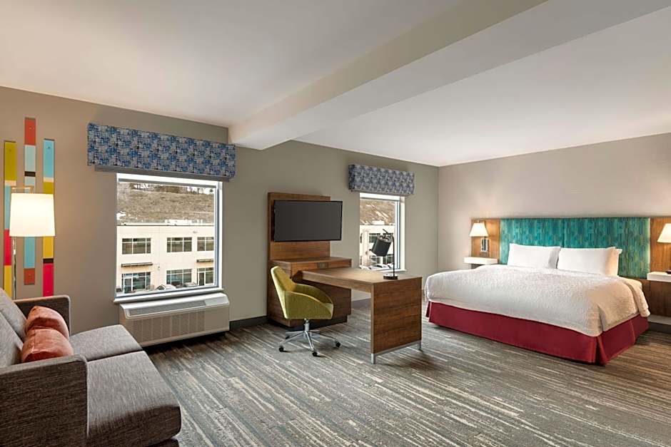 Hampton Inn & Suites Kelowna, British Columbia, Canada