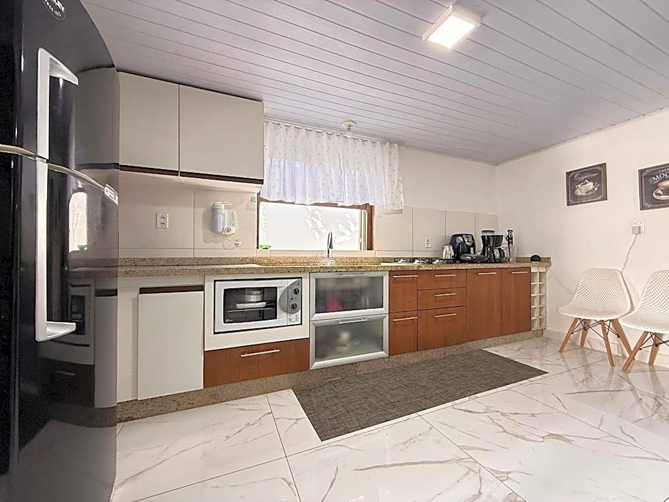 BS01- Casa com Piscina Aquecida e Churrasqueira