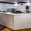 Econo Lodge Inn & Suites