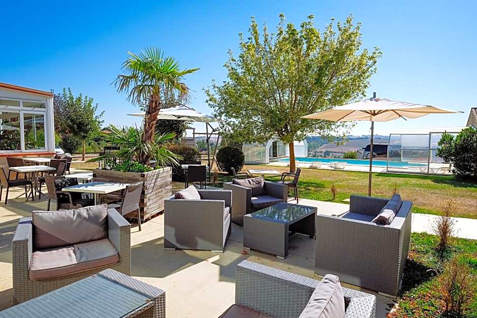 Logis Hôtel - Auberge du Pastel - Hôtel 3 étoiles et Restaurant