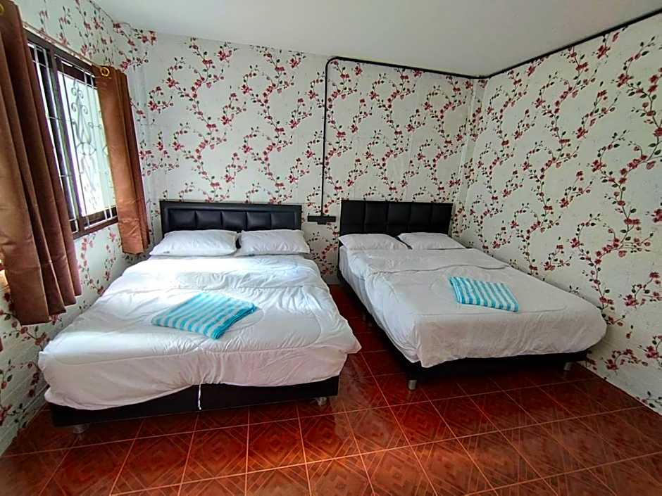D​ Luck​ Hostel