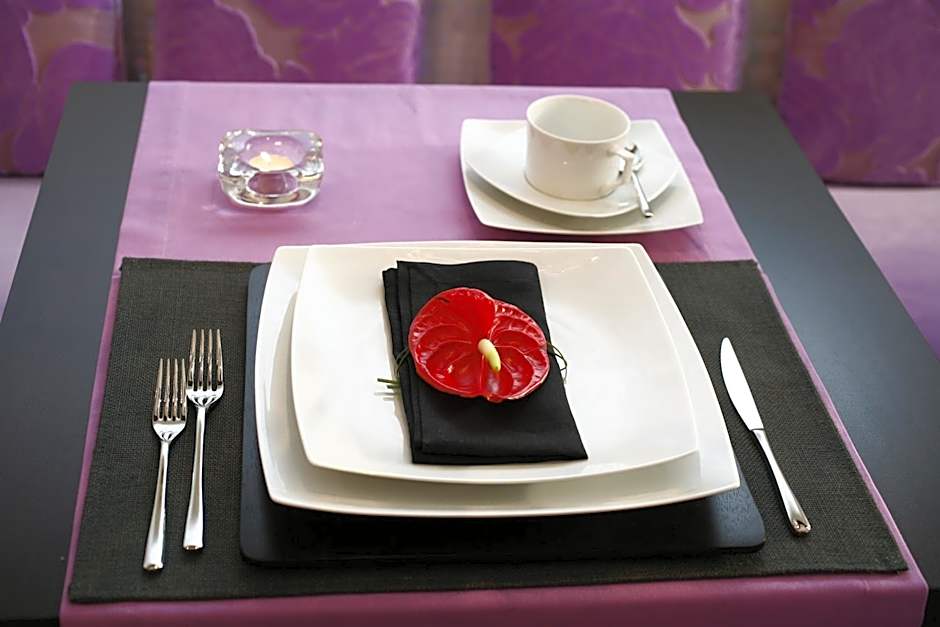 Hotel In - Lounge Room